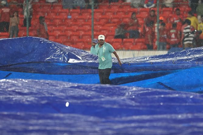 What will happen if the SRH vs DC IPL 2025 match ends in no result due to rain?