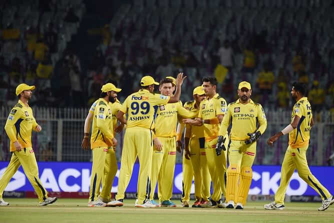 CSK pacer leaves his teammates and Deepak Chahar amazed with his singing skills amid IPL 2025 [Watch]