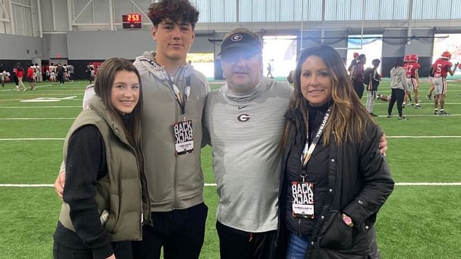 Kirby Smart's elite QB recruit Jared Curtis hypes Georgia with 4 words as they are predicted to land more Class of 2026 stars