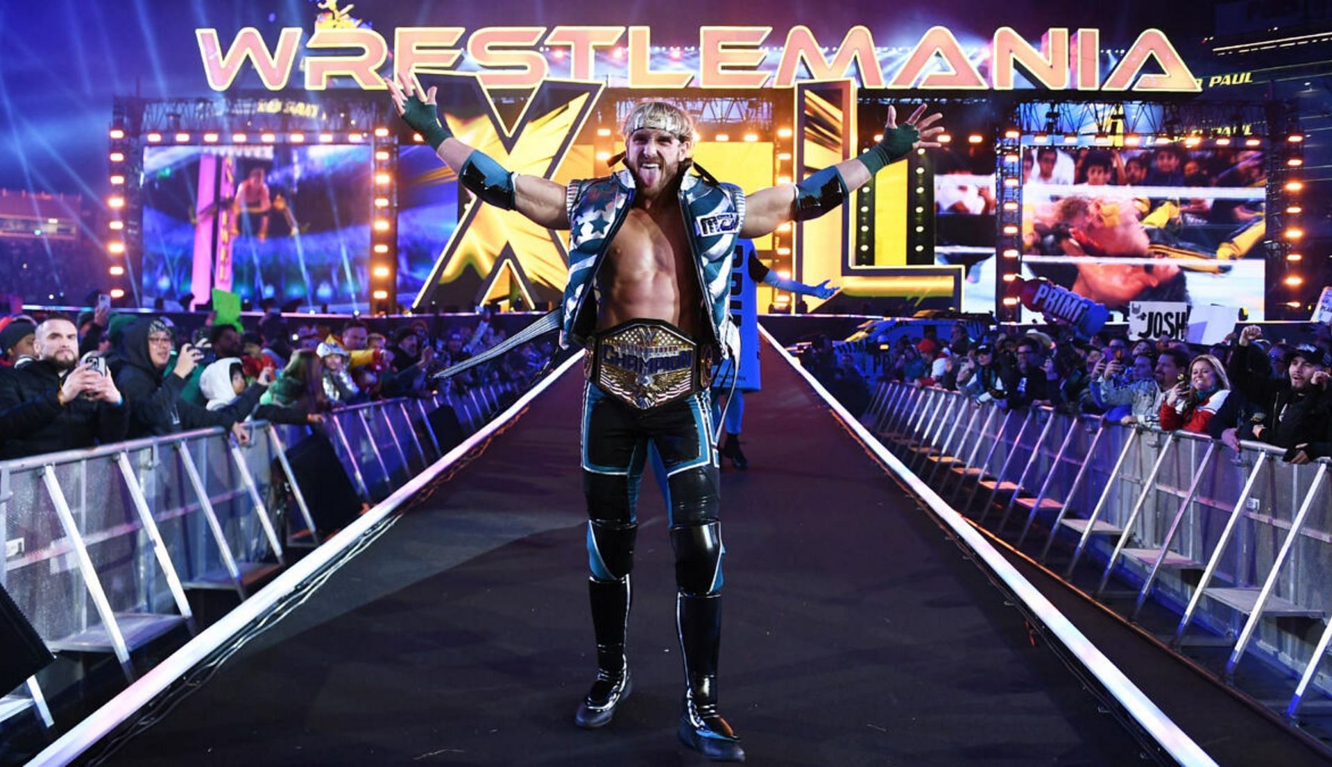 लोगन पॉल एंट्री करते हुए (Photo: WWE.com)
