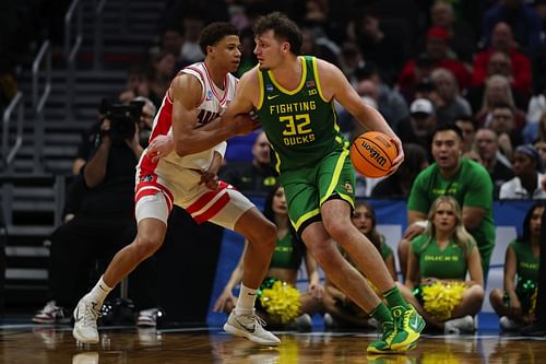 Nate Bittle (#32) of the Oregon Ducks dribbles against Keeshawn Barthelemy (#9) of the Arizona Wildcats during the second round of the NCAA Men's Basketball Tournament at Climate Pledge Arena on March 23, 2025, in Seattle, Washington. Photo: Getty