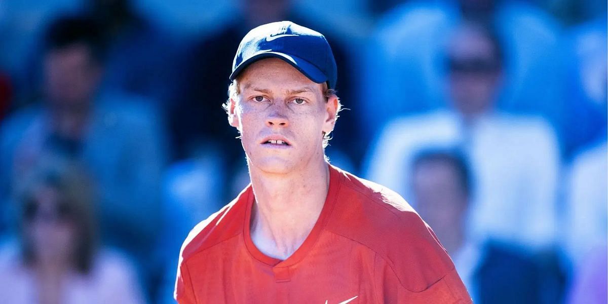 Jannik Sinner waits to return in the Italian Open - Image Source: Getty 