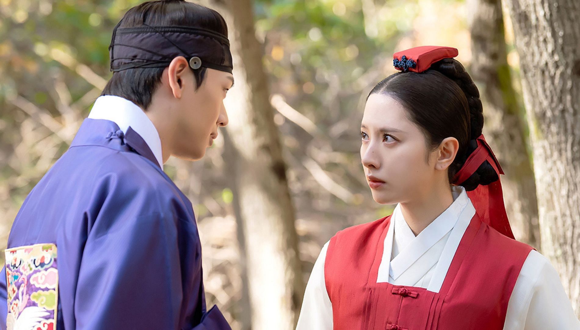 Still from the Haunted Palace starring  Yook Sung-jae, Kim Ji-yeon, and Kim Ji-hoon (Image Via X@SBSNOW)