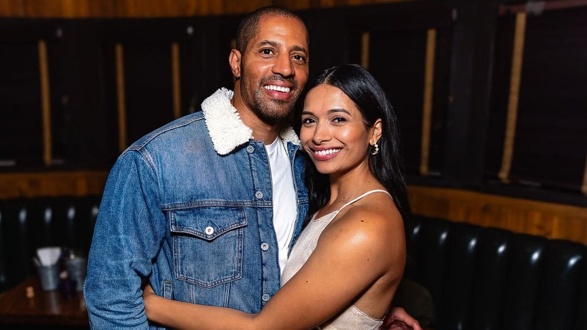 Jonathan and Ana (Image via Instagram @ana_towns)