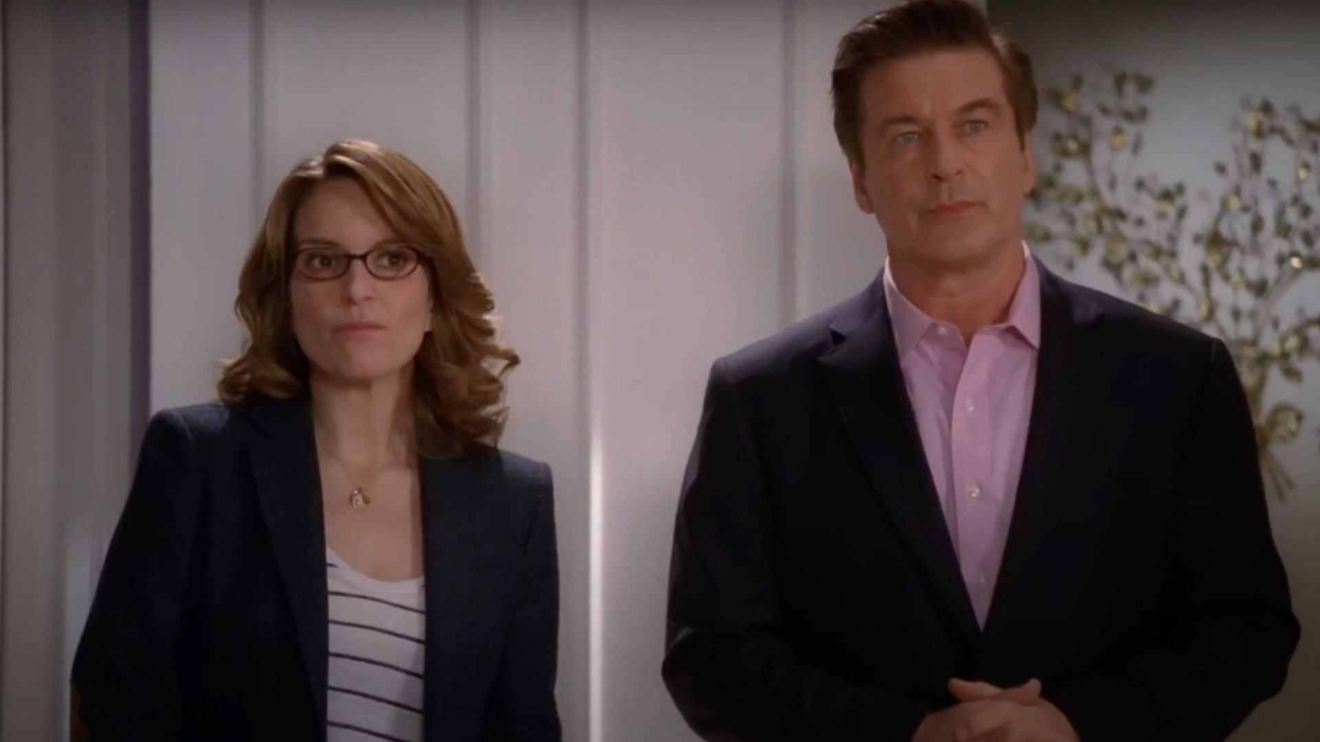 Fey and Baldwin on the show (Image via YouTube/30 Rock Official)