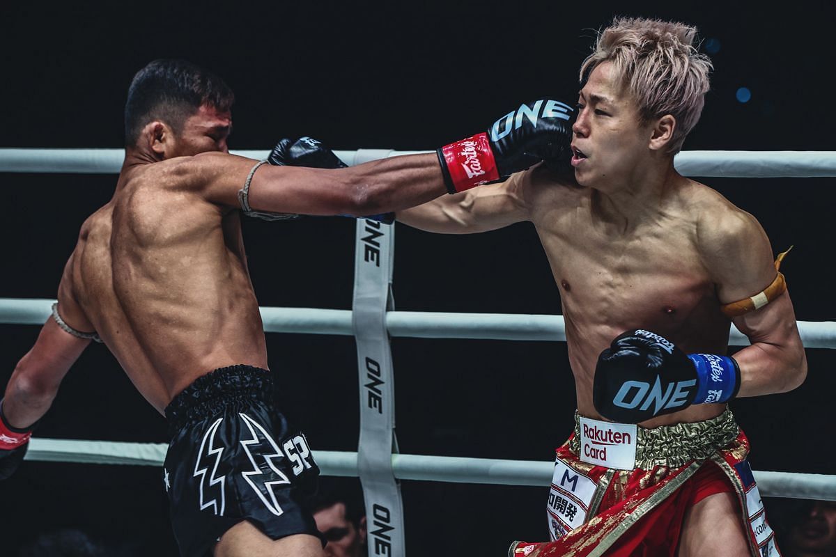 Superlek (left), Takeru Segawa (right) [Photo via ONE Championship]