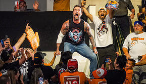 WWE Raw में CM Punk ने खेला माइंड गेम, पूर्व यूनिवर्सल चैंपियन पर मेन इवेंट में किया हमला