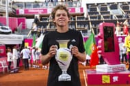 Michelsen with the winner's trophy in the Estoril Open 2025 - Source: Getty