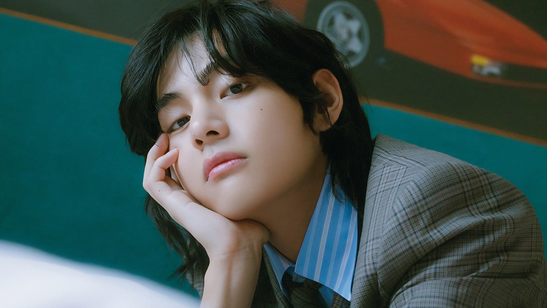 BTS V aka Kim Taehyung of BTS (Image via Weverse/BTS)