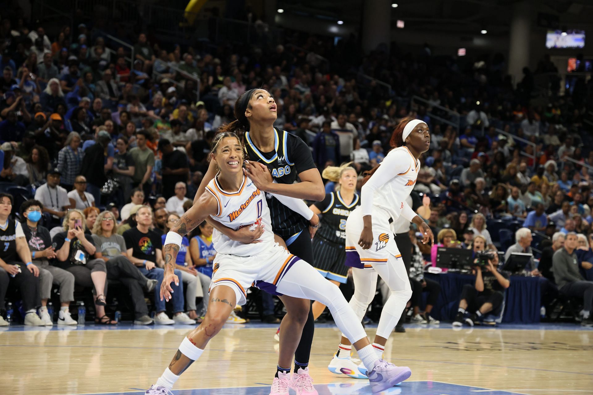 Chicago Sky vs Phoenix Mercury - Source: Getty