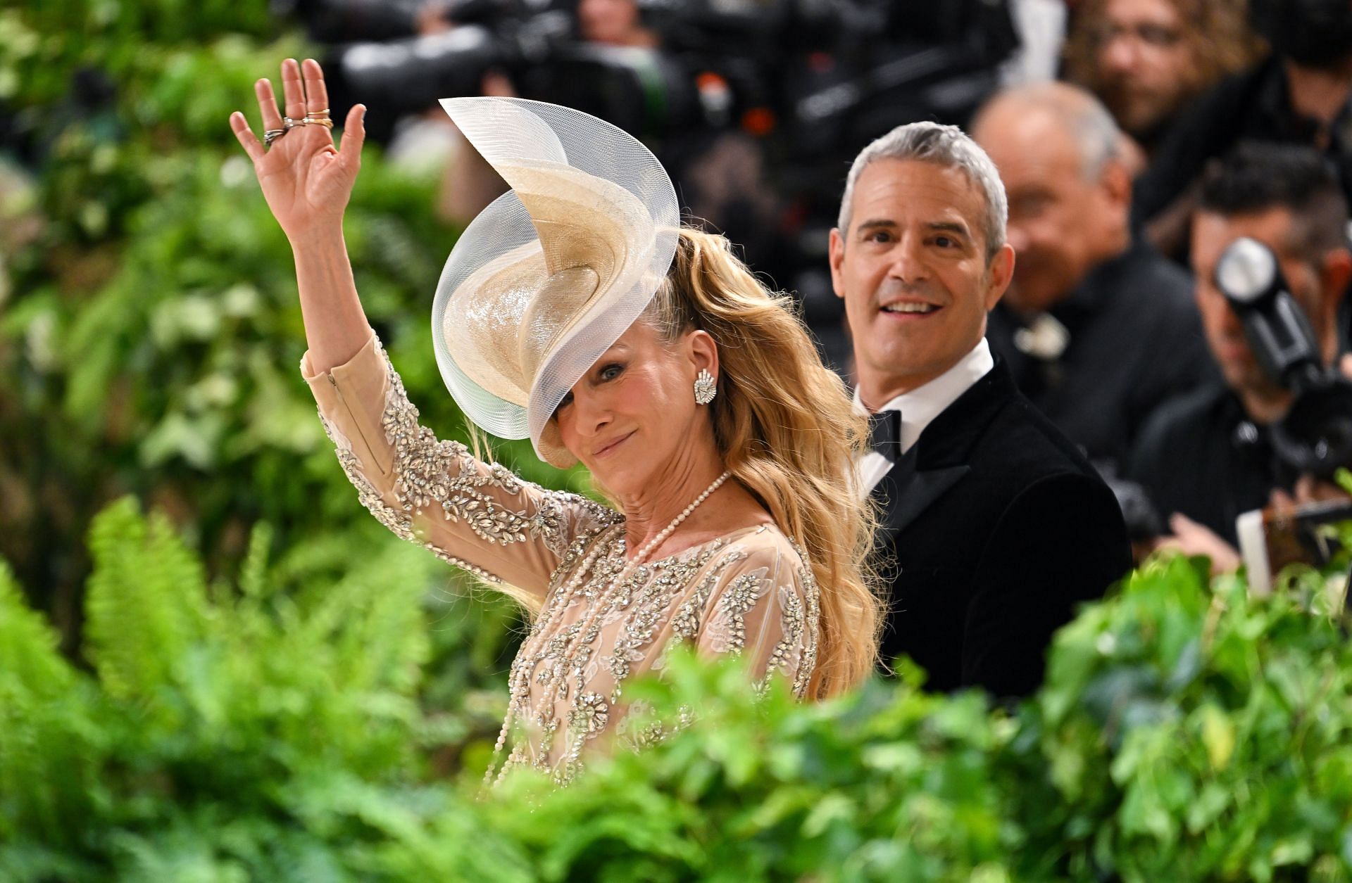 Sarah Jessica Parker and Andy Cohen attend the 2024 Met Gala (Image via Getty)