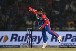 “Agar umpire’s call aya toh pelunga bohot” - Kuldeep Yadav’s hilarious banter with match official during DC vs GT IPL 2025 match [Watch]
