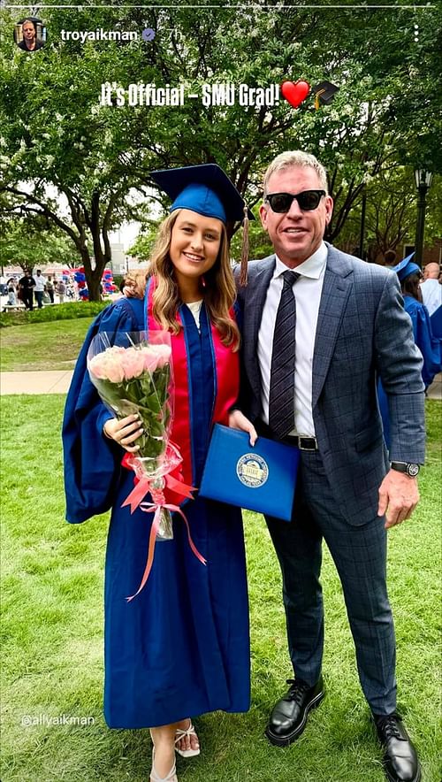  Aikman with his daughter, Alexa Marie /@troyaikman