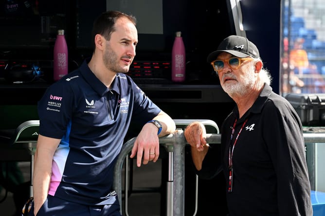 "I smell a rat": Pundit's unique take on Alpine's drama involving Oliver Oakes and Flavio Briatore