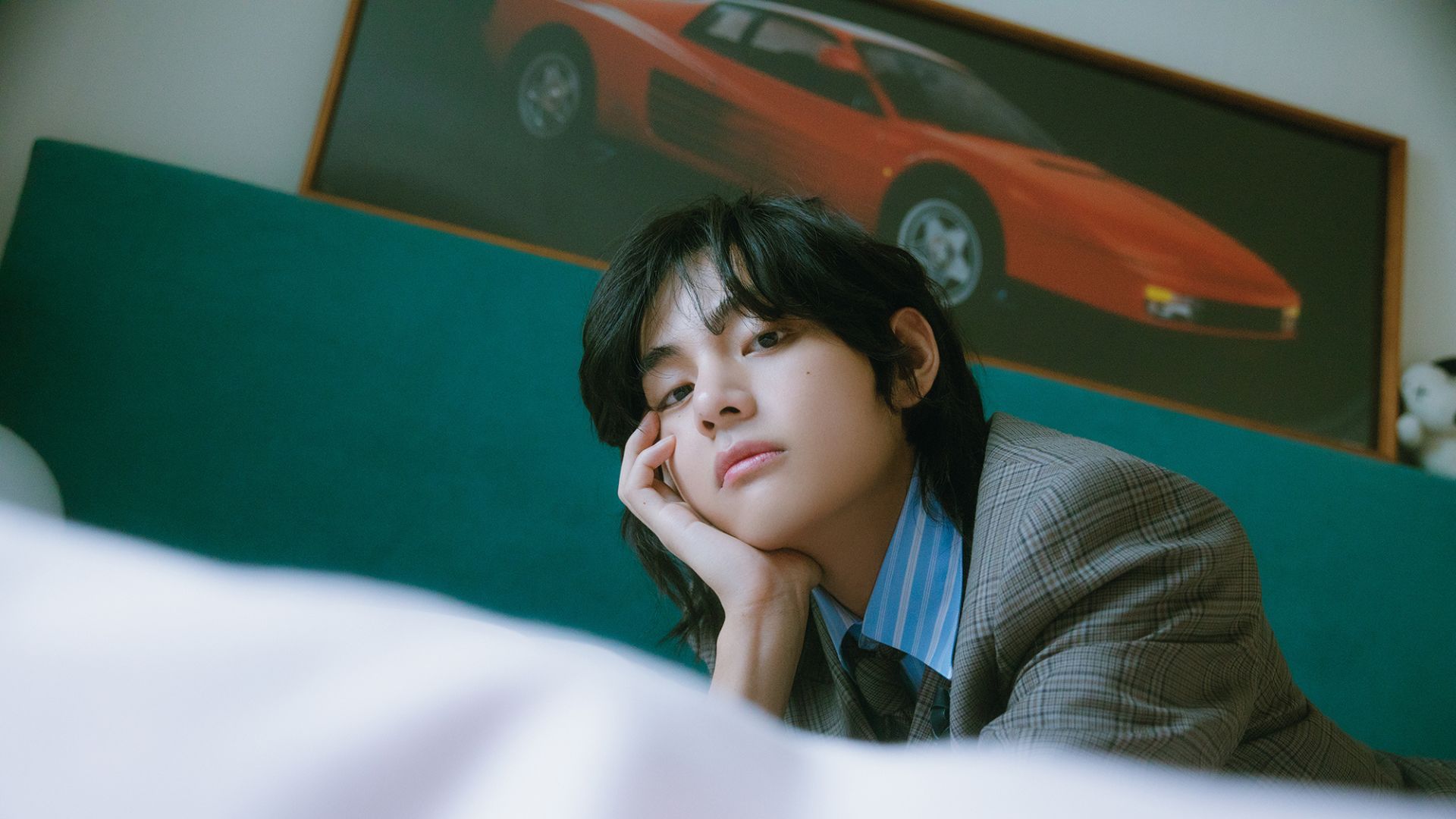 “So proud of him”- Fans celebrate as BTS’ Taehyung officially receives the 'Love Me Again' 1 billion streams plaque from Spotify