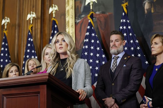 "She assumed her rightful spot as champion"- Riley Gaines reacts as crowd erupts at Reese Hogan's gesture after losing to reported trans athlete