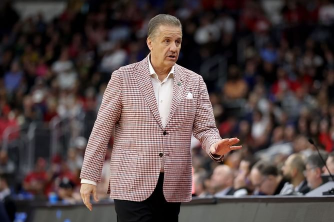 Arkansas HC John Calipari turns up to watch Duke star Kon Knueppel's younger brother in action at the Nike EYBL