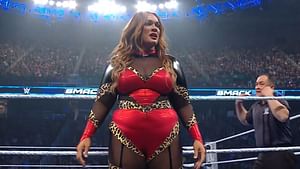 Nia Jax busted open badly; real-life Bloodline member laughs at her after WWE SmackDown