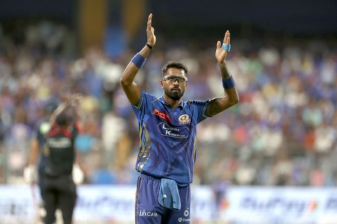 IPL 2025 : हार्दिक पांड्या समेत पूरी मुंबई इंडियंस टीम के खिलाफ हुई बड़ी कार्रवाई, खास वजह आई सामने