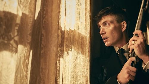Murphy plays Shelby, the leader of the Peaky Blinders (Image via Prime Video)