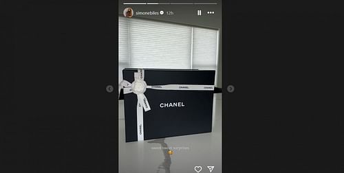  Jonathan Owens' wife, Simone Biles, received a $6,332 Chanel bag /@simonebiles