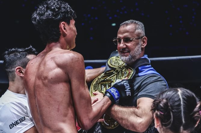 Nabil Anane reveals the touching gesture he did with his first fight purse as a young prospect: "I gave it to my dad"