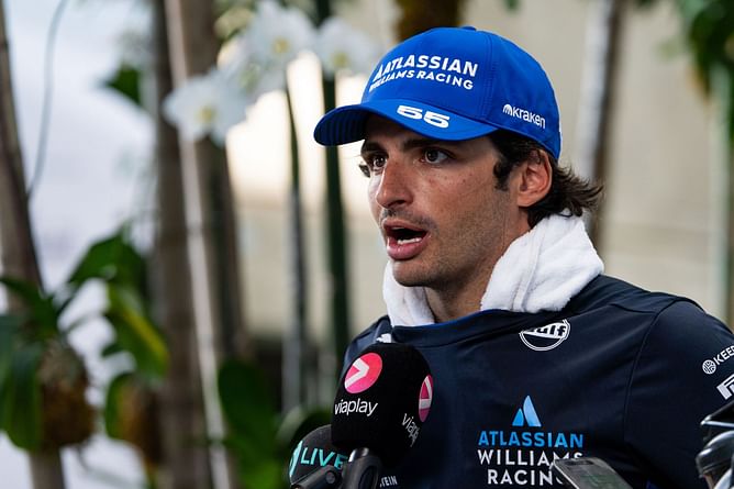 "I'm the 4th oldest": Carlos Sainz's humbling acceptance of his age compared to the rest of the F1 field