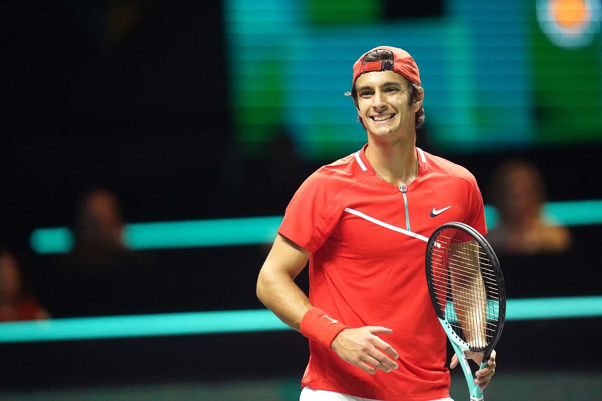 WATCH: Lorenzo Musetti can't stop smiling as romantic marriage proposal steals the show during his clash against Alex de Minaur at Madrid Open