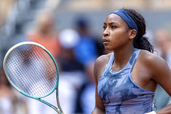 How did Coco Gauff play? Comparing American's French Open 1R performance to Iga Swiatek & Aryna Sabalenka