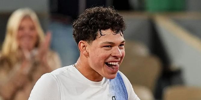Ben Shelton pokes fun at himself after putting unorthodox athletic skills on display for French Open win