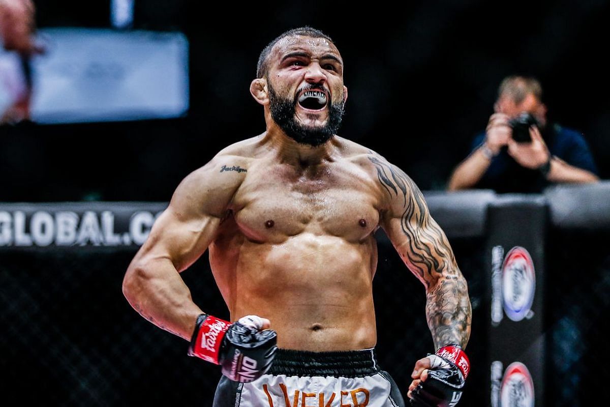 &quot;Hands of Stone&quot; John Lineker in the Circle