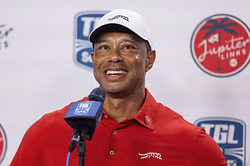 Golf analyst dismisses fan's claim on Tiger Woods' swing while analyzing NCAA Men’s champion Michael La Sasso