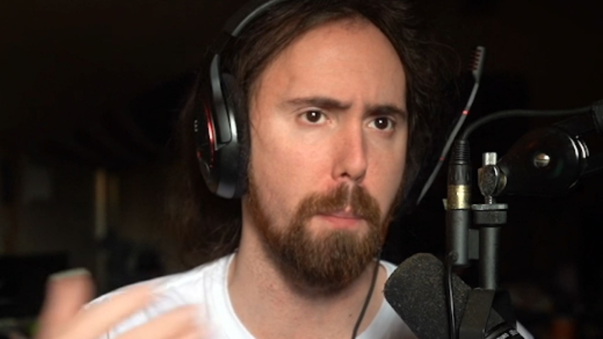 Twitch streamer Asmongold has claimed that HasanAbi is using the Palestinian movement as a way to justify his &quot;bad behavior&quot; (Image via zackrawrr/Twitch)