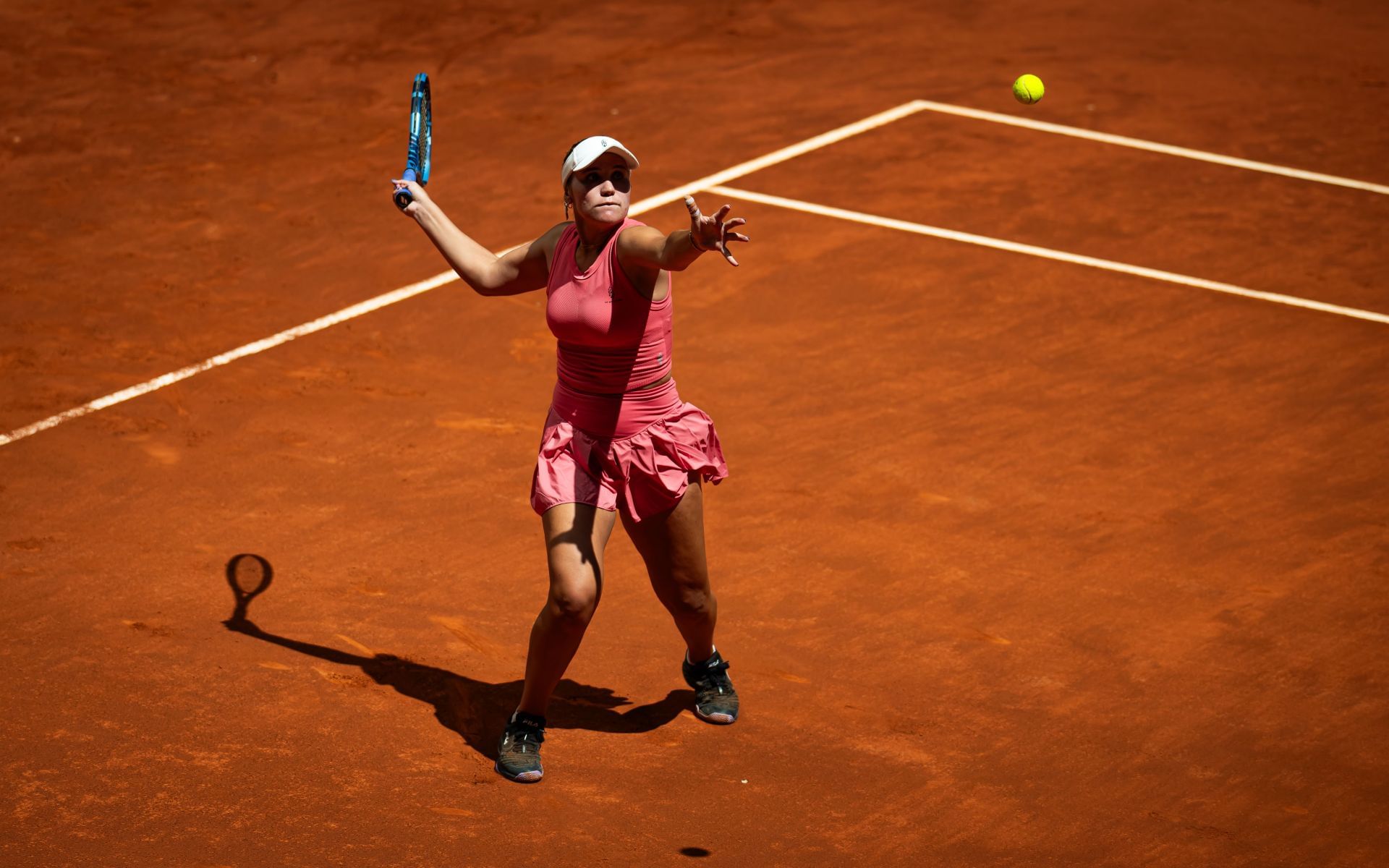 Kenin in action at the Mutua Madrid Open - Day Six - Source: Getty