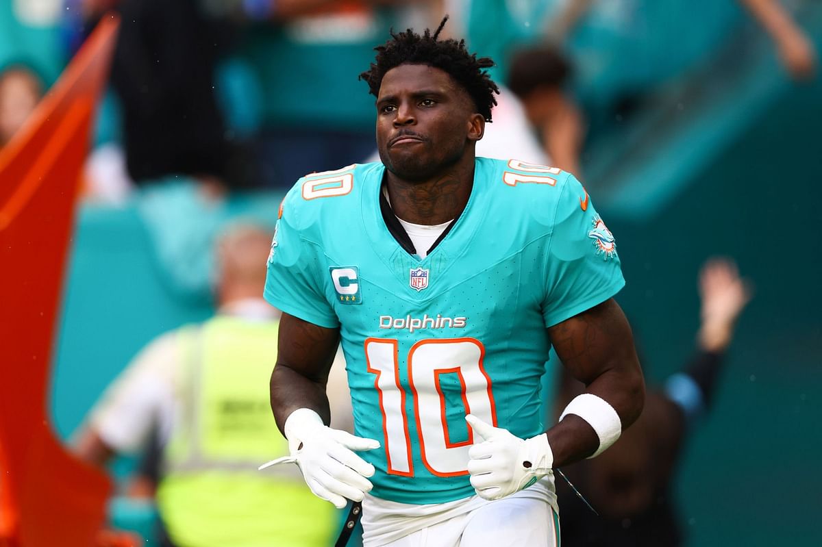 Dolphins WR Tyreek Hill posts straight from hospital bed with surprising health update