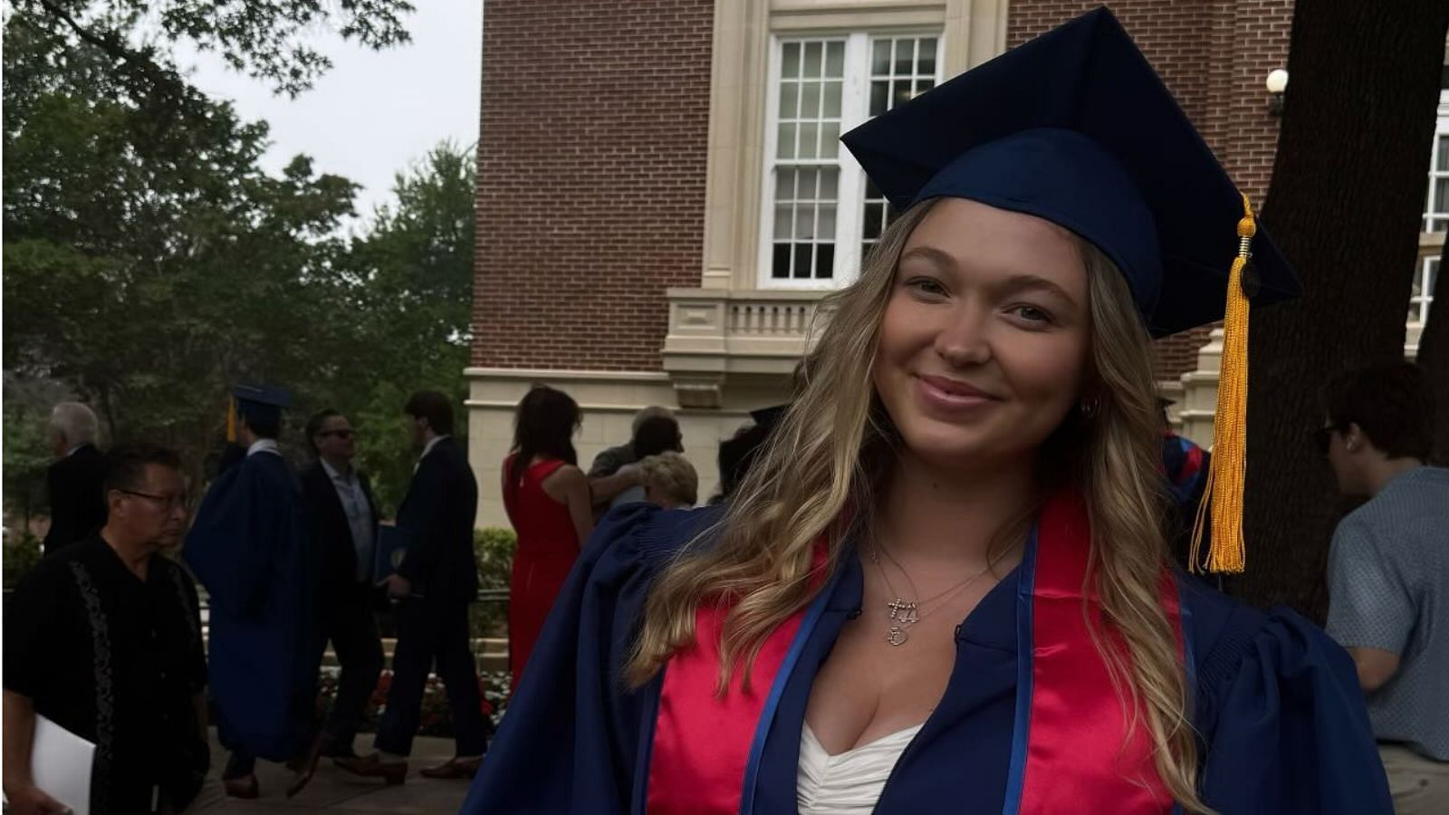 Wayne Gretzky&rsquo;s youngest daughter Emma shares major life update as she scales academic milestone