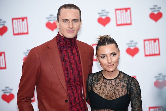 Alexander Zverev's girlfriend Sophia Thomalla turns up the glamor in stylish silver dress during Thailand trip