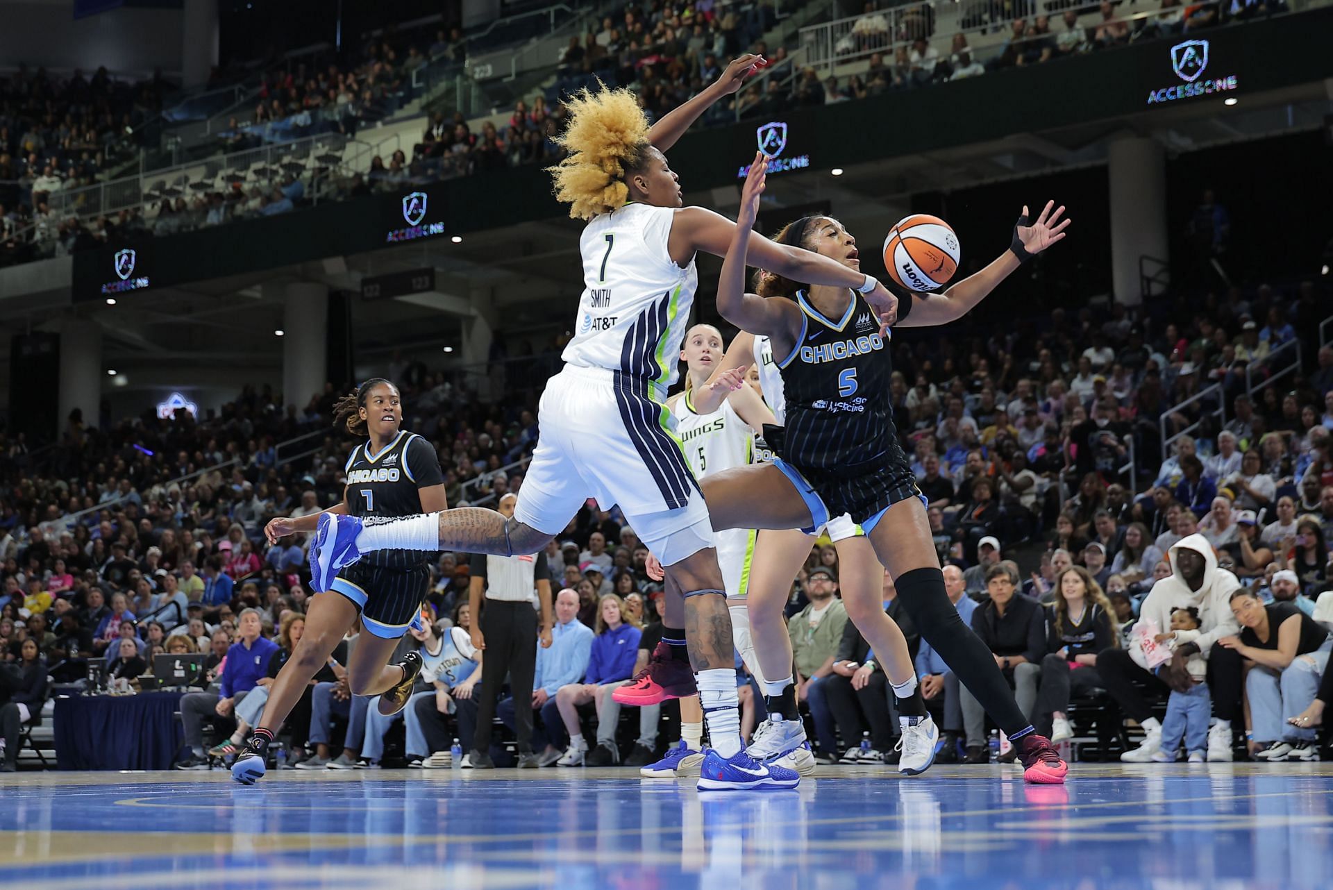 WNBA: MAY 29 Dallas Wings at Chicago Sky - Source: Getty