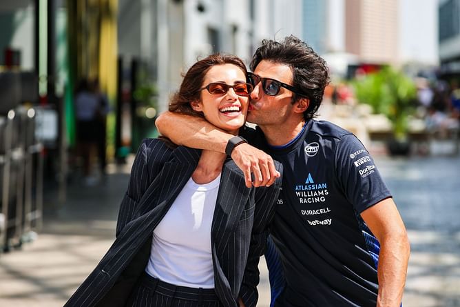 Carlos Sainz reacts to girlfriend Rebecca Donaldson's latest IG post