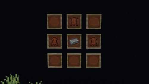 Crafting recipe for a saddle consists of leather and an iron ingot (Image via Sportskeeda Gaming || Mojang Studios)