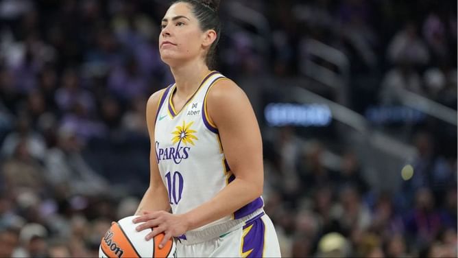 Why does Kelsey Plum smile at the free throw line? Real reason revealed