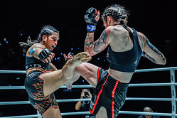 WATCH: Filipino-American sensation Jackie Buntan lights up Bangkok in proper Muay Thai belter against Italian slugger