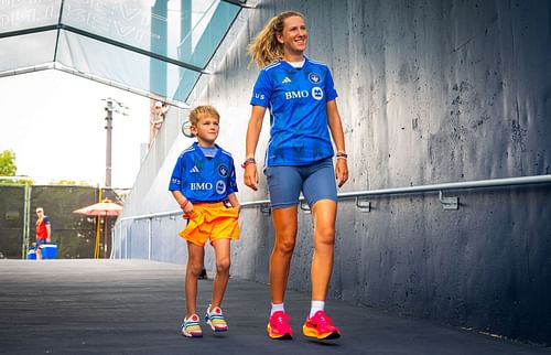 Victoria Azarenka (right) with her son Leo (left) (Source: Getty)