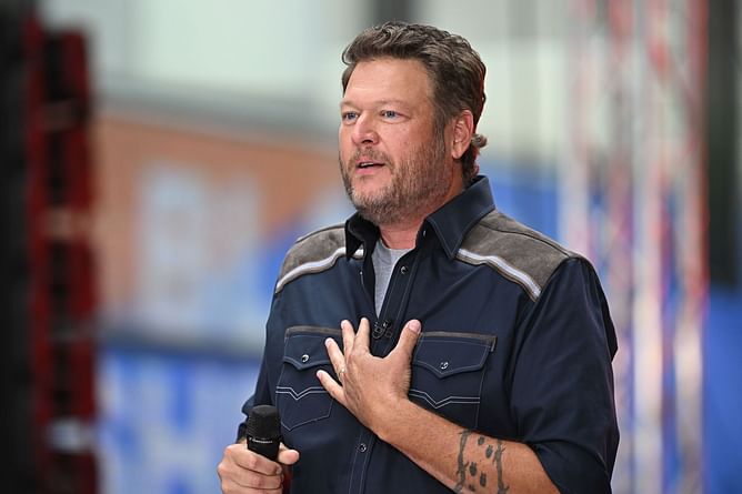Did Blake Shelton and Gwen Stefani pre-tape their AMAs performance? Country singer responds to social media backlash