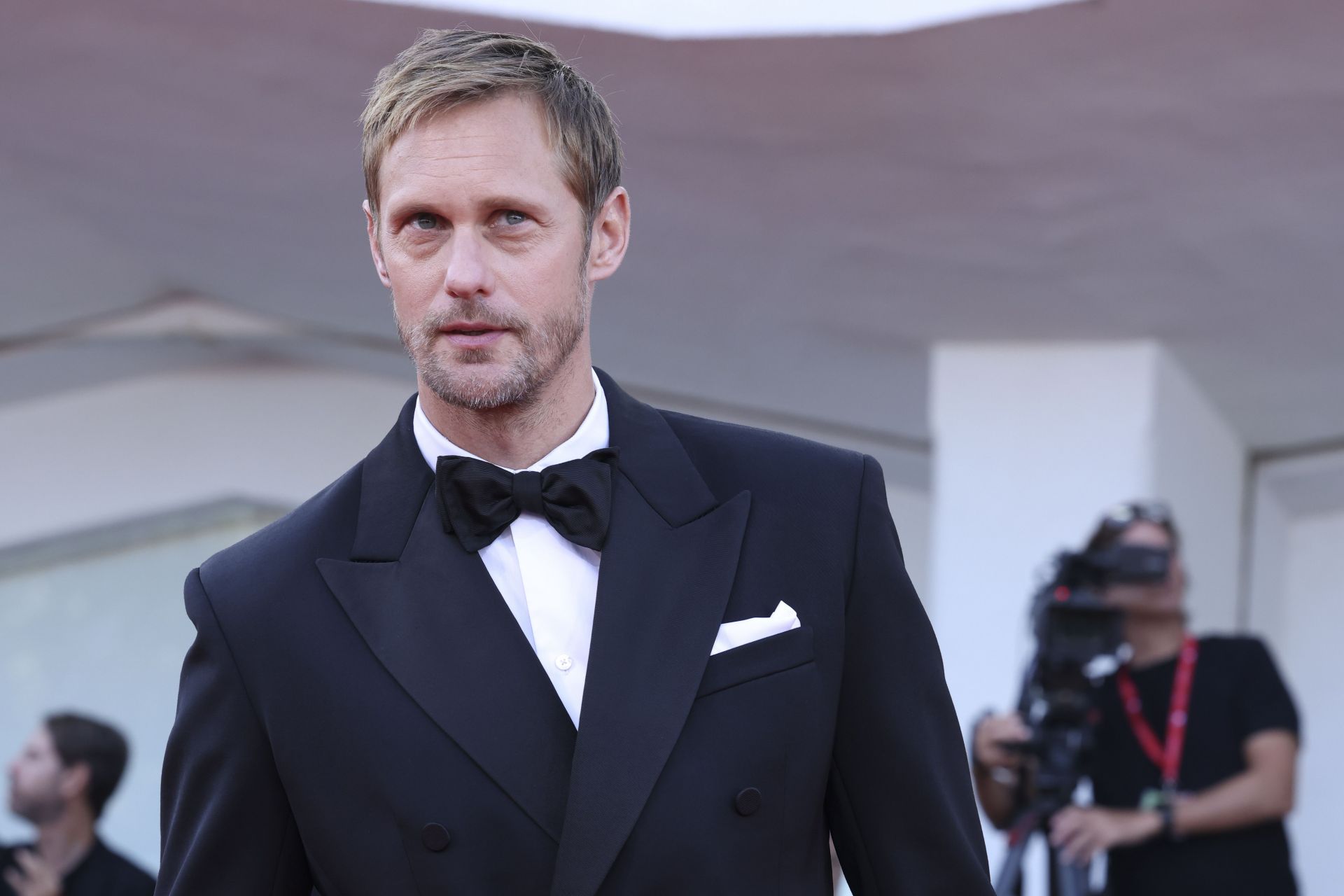 “We’re just very good at concealing it” — When Alexander Skarsgård made a bold statement about politeness in Swedes