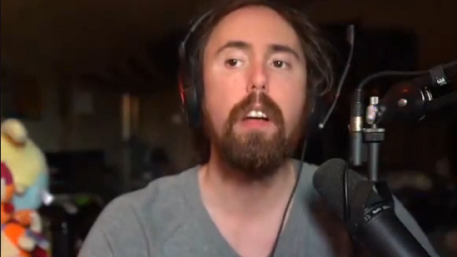 Twitch streamer Asmongold reacted to the claim that Twitch has prematurely unbanned SoLLUMINATI over fears that he may shift to Kick (Image via @FearedBuck/X)