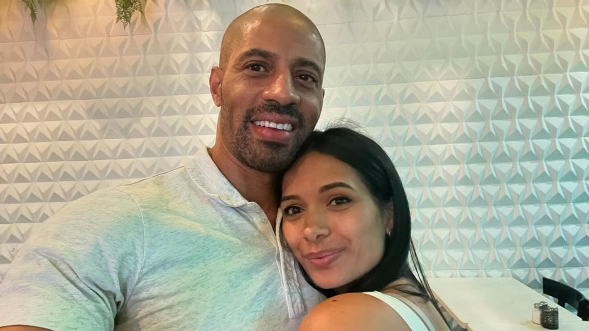 Jonathan and Ana (Image via Instagram @ana_towns)