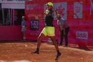 Tien plays a forehand in the Estoril Open 2025 - Source: Getty