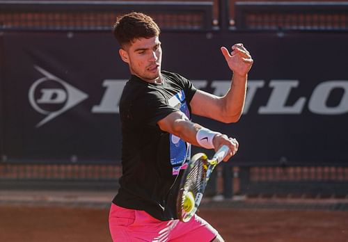 Carlos Alcaraz during a practice session at the Foro Italico ahead of the 2025 Italian Open (Source: Getty)