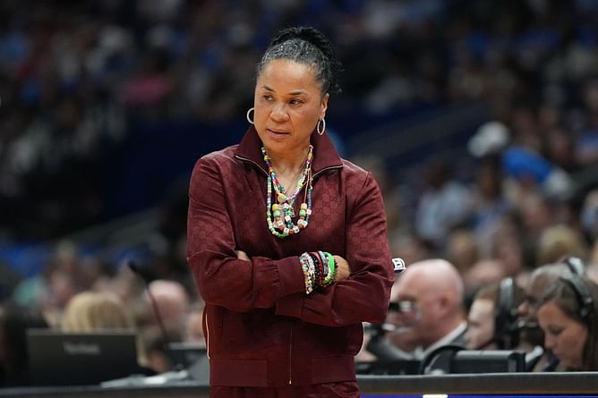 Watch: South Carolina honors head coach Dawn Staley with statue unveiling